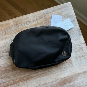 lululemon belt bag, brand new!